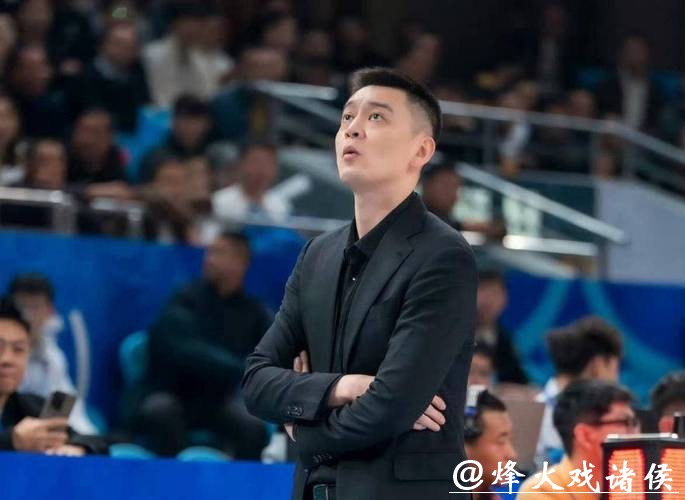 CCTV5直播聚焦：辽宁男篮大战山东高速，杨鸣与邱彪教练智斗，胜负难料